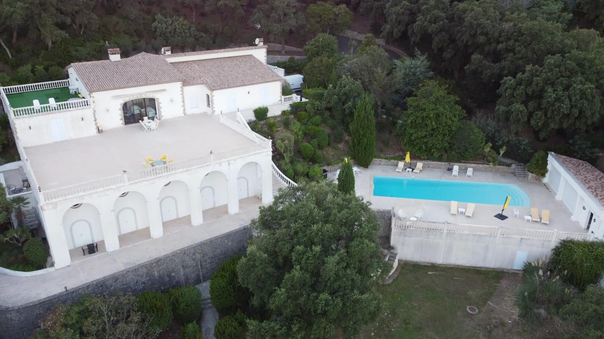 Séjour chez l'habitant Appartement Chambre Tout Confort Piscine Xxl Sauna Parking à Saint-Jean-de-l'Esterel